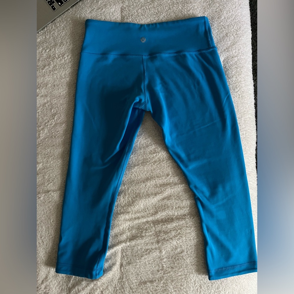 Lululemon size 6 cropped reversible leggings